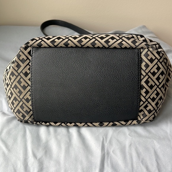 Tommy Hilfiger satchel - Picture 8 of 10